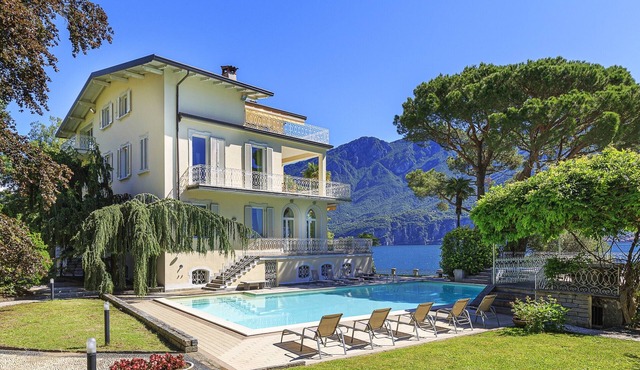 Classy villa with pool and a garden right on the lakeshore! - Villa Laurenza in Vassena