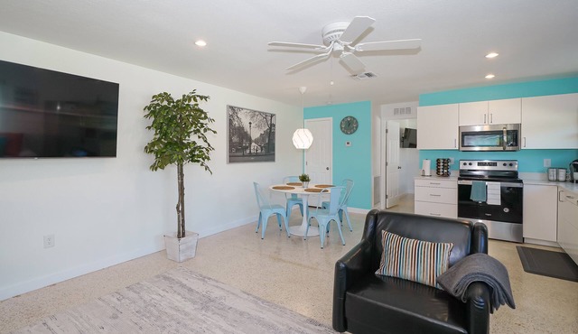 Clean & Modern, Close to Beach, Restaurants, Downtown SRQ! in Sarasota