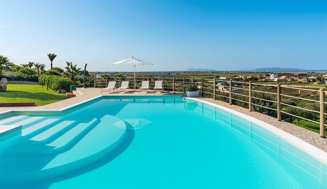 Comfortable villa with pool situated in a splendid panoramic location near Trapani in Paceco