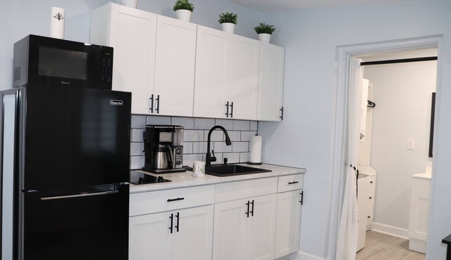 Comfy 1-BR Studio in South Florida Near beach - AC, Washing Machine, Netflix in Pembroke Pines