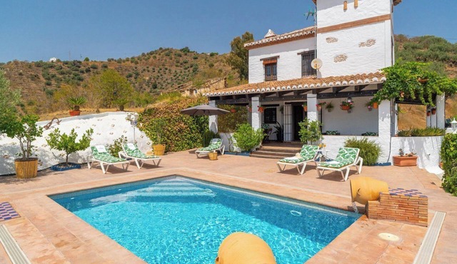 Cortijo Miraflores Arenas by Ruralidays in Málaga