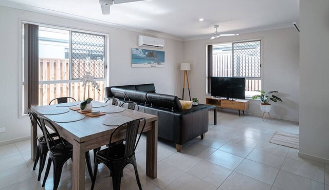 Cosy Home - House up to 8 Guests in Coomera