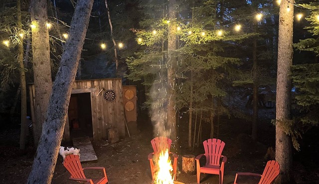 Cozy all-season cabin with indoor fireplace in Emma Lake