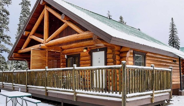 Cozy cabin and a beautiful waterfront view from your deck. The perfect getaway! in Lac Le Jeune