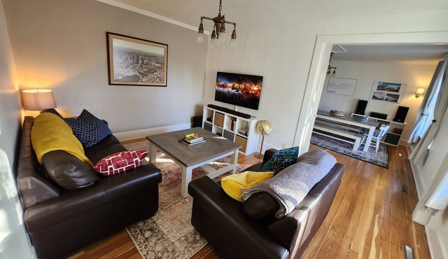 Cozy Castle Cottage on the doorstep of Waterton National Park & Castle Mountain. in Pincher Creek