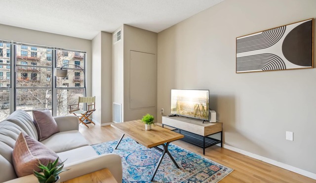 CozySuites Mill District with pool, gym #03 in Minneapolis