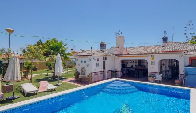 Cubo's Villa Mariposa Cártama/Private pool/large garden/free wifi in Estación de Cártama
