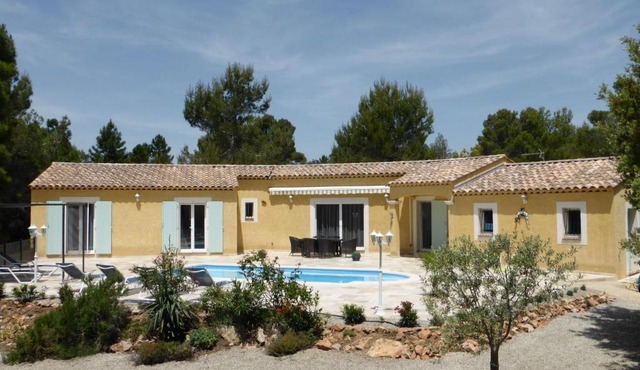 Detached spacious villa with private heated pool near the Gorges du Verdon in Moissac-Bellevue