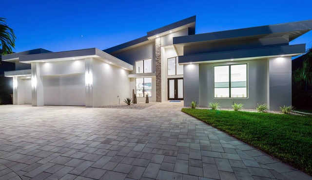 Dream Vill -New construction -Top location at natural preserve-direct Gulf acces in CAPE CORAL