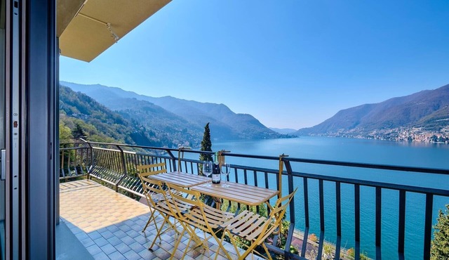Dreamy Lakeview Mornings Await! in Orea