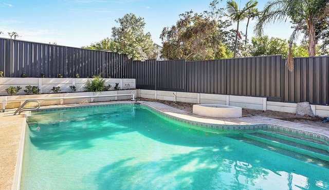 Duncraig Family Haven with Pool & Play Area in Perth
