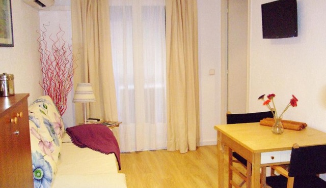 Economic Rambla Suites in Barcelona