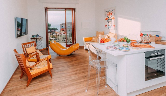 Eden House, Amazing Seeview Apartment no Car needed Sorrento center no noise in Sorrento