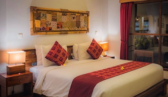 Elegant minimalist room for 2 people near Ubud shared infinity-edge swimmingpool in Tampaksiring