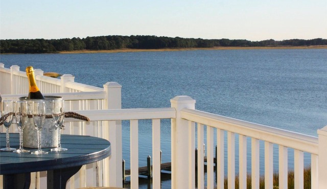Entire Villa with Gorgeous Bay Views and 5 minute Walk to the Beach in Bethany Beach