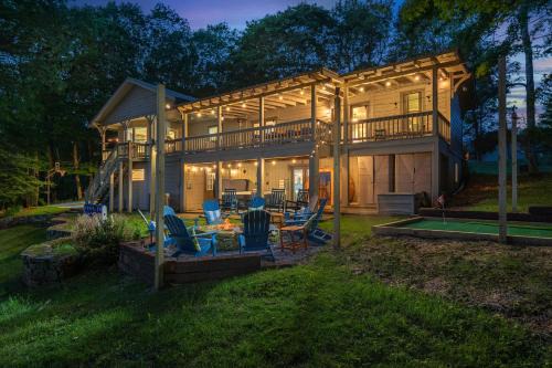 Epic Home Sleeps 20-Basketball Court-Hot Tub-Sauna in Swiss