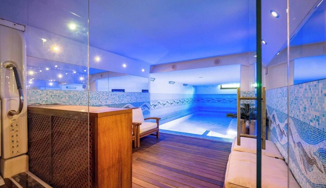 Exclusiva Casa de Lujo con Piscinas y Amplio Jardín en Zona Tranquila in Girona