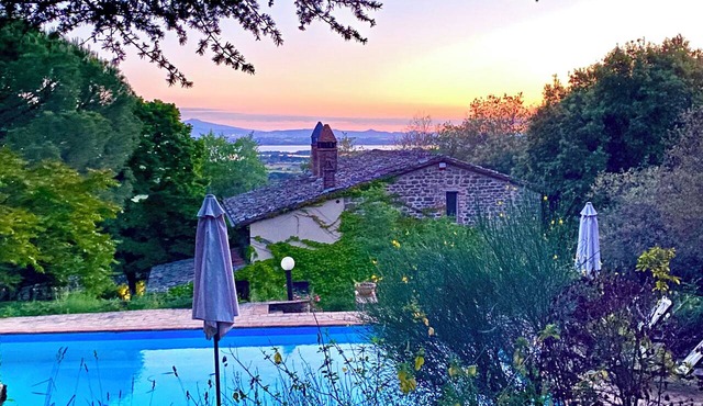 Exclusive hideaway nestled in woods with stunning lakeview Tuscany/Umbria border in Umbria