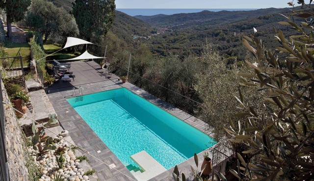 Exclusive mansion with pool in panoramic position in Canneto