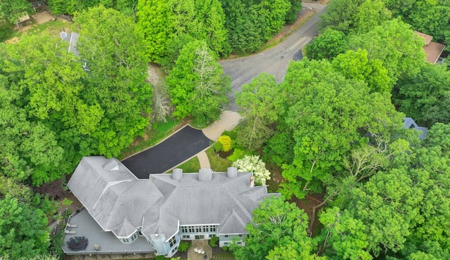 Fancy Poconos Castle & Indoor MEGA 10+ Hot Tub in East Stroudsburg
