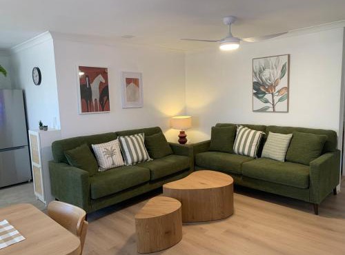 Fresh & fabulous 4 bedroom villa - walk to Curtin University in Perth