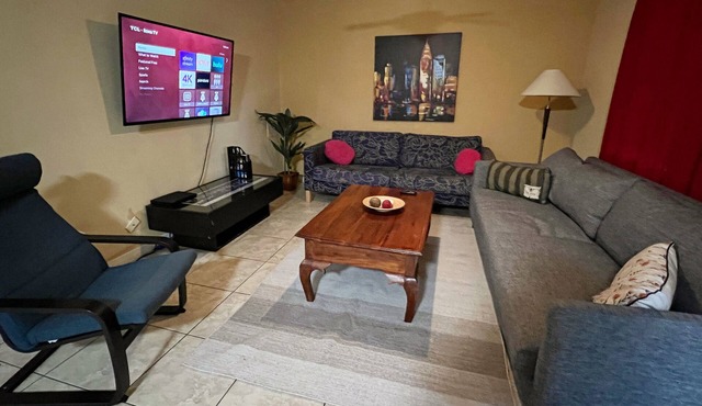 Gated Furnished WiFi Netflix vacation home 2 bed1 bath near beaches golf casino in Hollywood