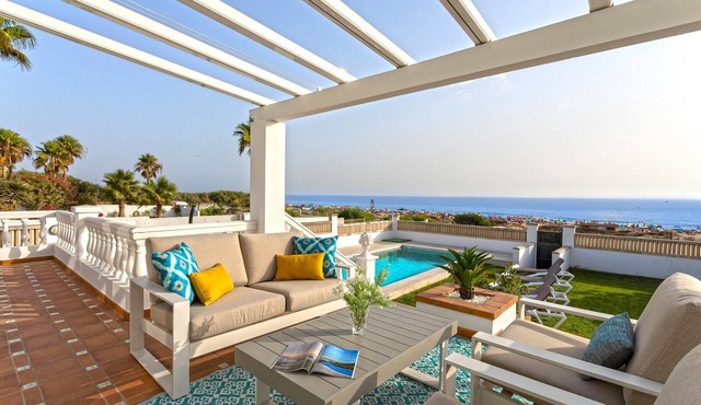 Genteel Home Villa Mirador de la Barrosa in Cadiz