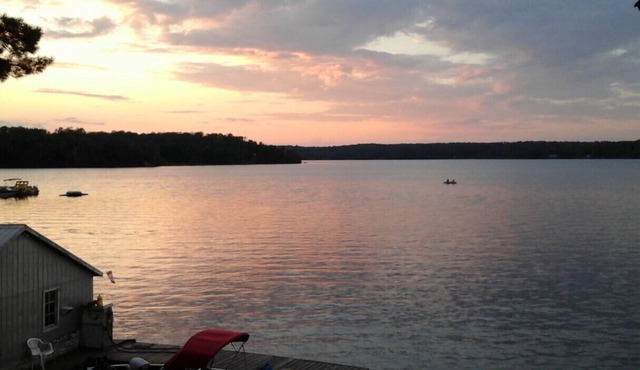 "GET AWAY FROM IT ALL", Private cottage with lakefront view! #6 in Port Loring