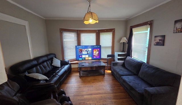 Giant house all king and queen beds rokun65 in TV near hospital and College in Syracuse