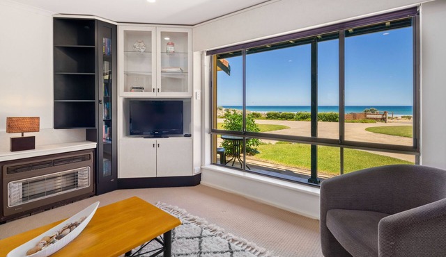 Gorgeous Beach and Ocean Views - Located right on the Beach and Pet Friendly! in Moana