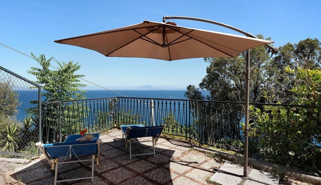 'Green Amalfi Coast' Apartment with Sea View, Wi-Fi and Air Conditioning in Maiori