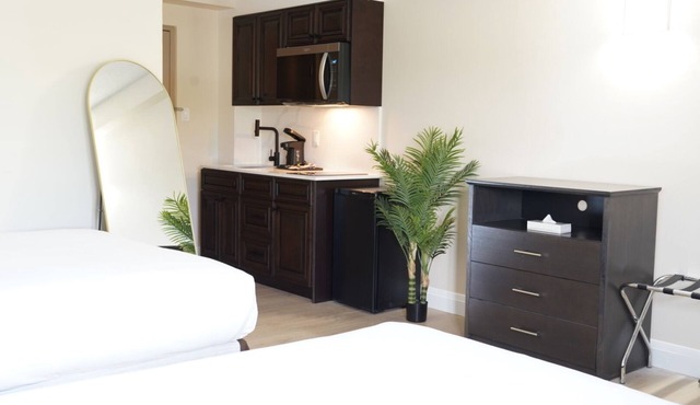 Group Retreat with breakfast included- entire floor - on Niagara River Gorge in Niagara Falls