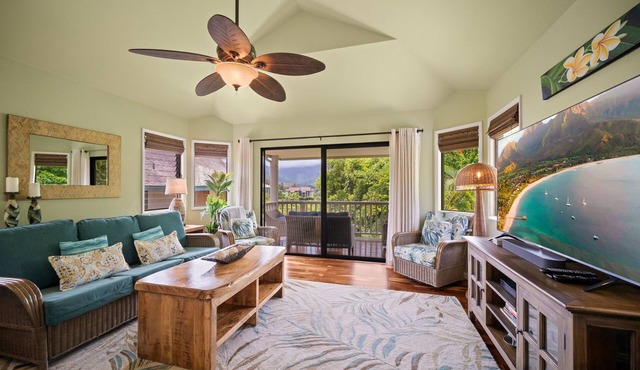 Hanalei Bay Villas #2, Beautiful Free-standing Hawaii Villa, walk to beach in Princeville