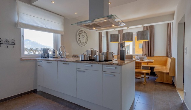 HAUS ALMKREEK 16-21 pers. Sauna|BBQ|walking distance to supermarket & center in Kaprun