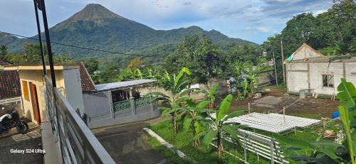 Holi Homestay Trawas in Trawas