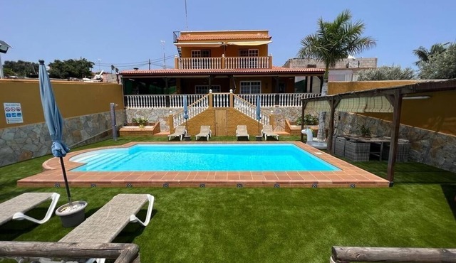 Holiday Home "Villa Christisay" with Sea View, Pool & Wi-Fi in San Bartolomé