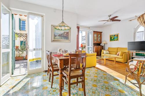 Hostdomus - Villa Viola Terrace Suite free parking in Finale Ligure