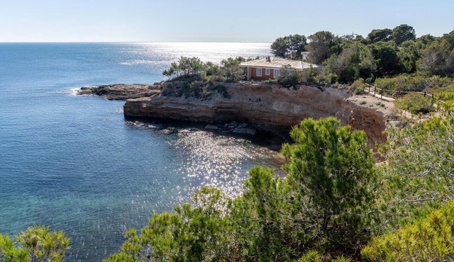 House in unique location with panoramic sea views in L'Ametlla de Mar