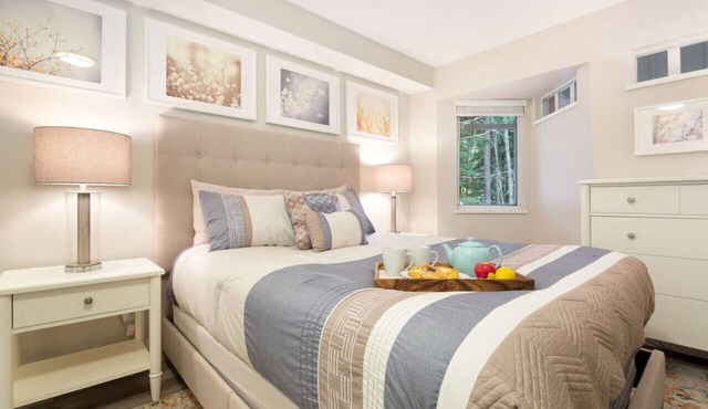 Ideal Central 3BR Townhouse - Hot Tub/Pool/Parking in Whistler