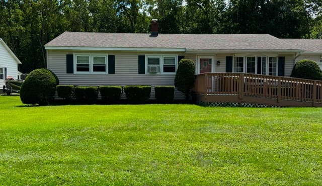 Immaculate Berkshires home! Close to museums, colleges, and outdoor activities. in North Adams
