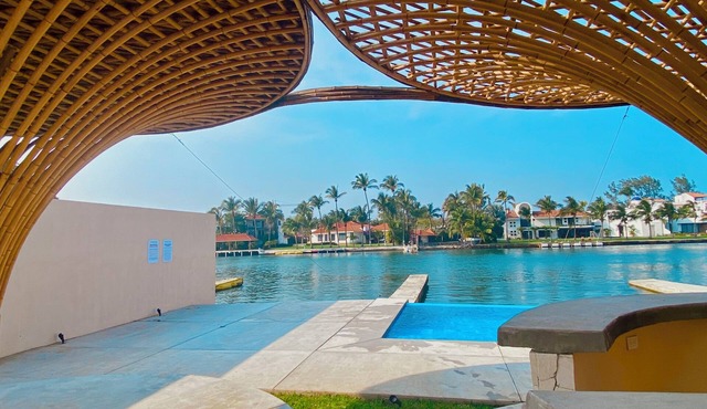 Incredible apartment for 8 with pool, pier and beach! in Veracruz
