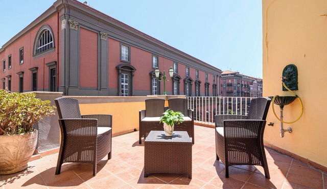 Into Mann - Five Bedroom Apartment, Sleeps 12 in Naples