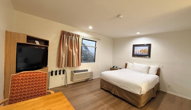 Jolly Roger Hotel in Marina del Rey