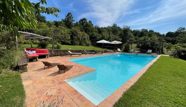 La Cenerara - Holiday home in the country with swimming pool in Emilia-Romagna in Velleia Romana