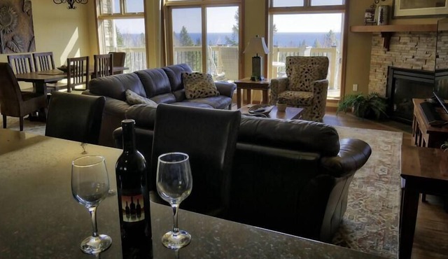 Lake Views Throughout, Come for Waterfall Season! in Lutsen