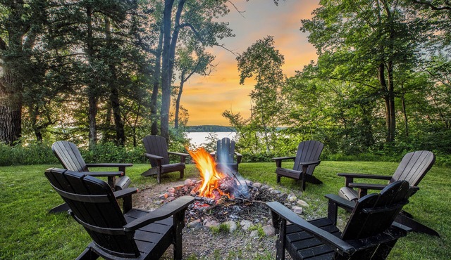 Lakefront Hot Tub - Cabin w/Views, Fire Pit, Dock, Kayaks & Pontoon! in Sauk Centre