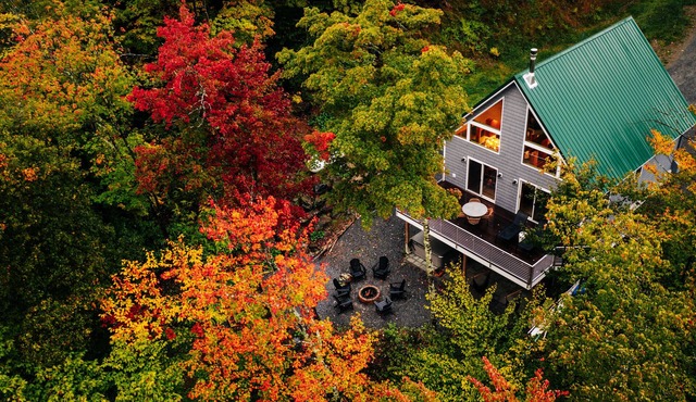 Lakeview☀️Near Stowe🥾4 Bedroom👨‍👩‍👧‍👦Hot Tub🥂Mountain View🏔Canoe🛶Game Room🎱Swimming🏊‍♀️ in Eden