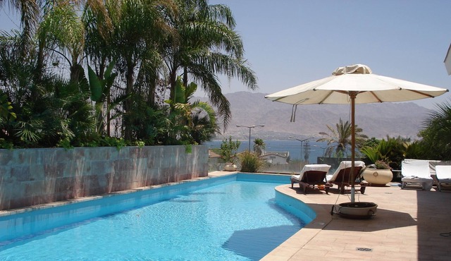 LARGE LOFT 8M HEIGHT POOL 20M LONG HEATED 300m FROM THE SEA in Eilat