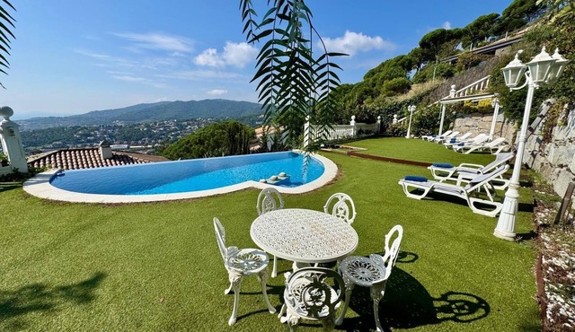 LARGE VILLA WITH INFINITY POOL, A/C, BILLIARDS, GYM 25 MIN FROM BARCELONA in Cabrils