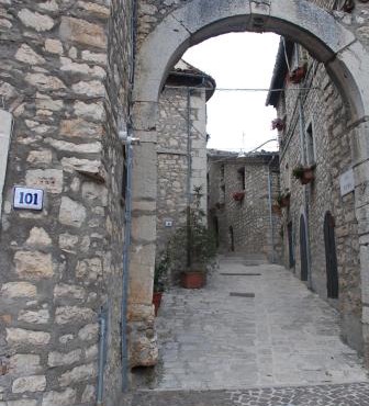 Le case all'arco in Castropignano